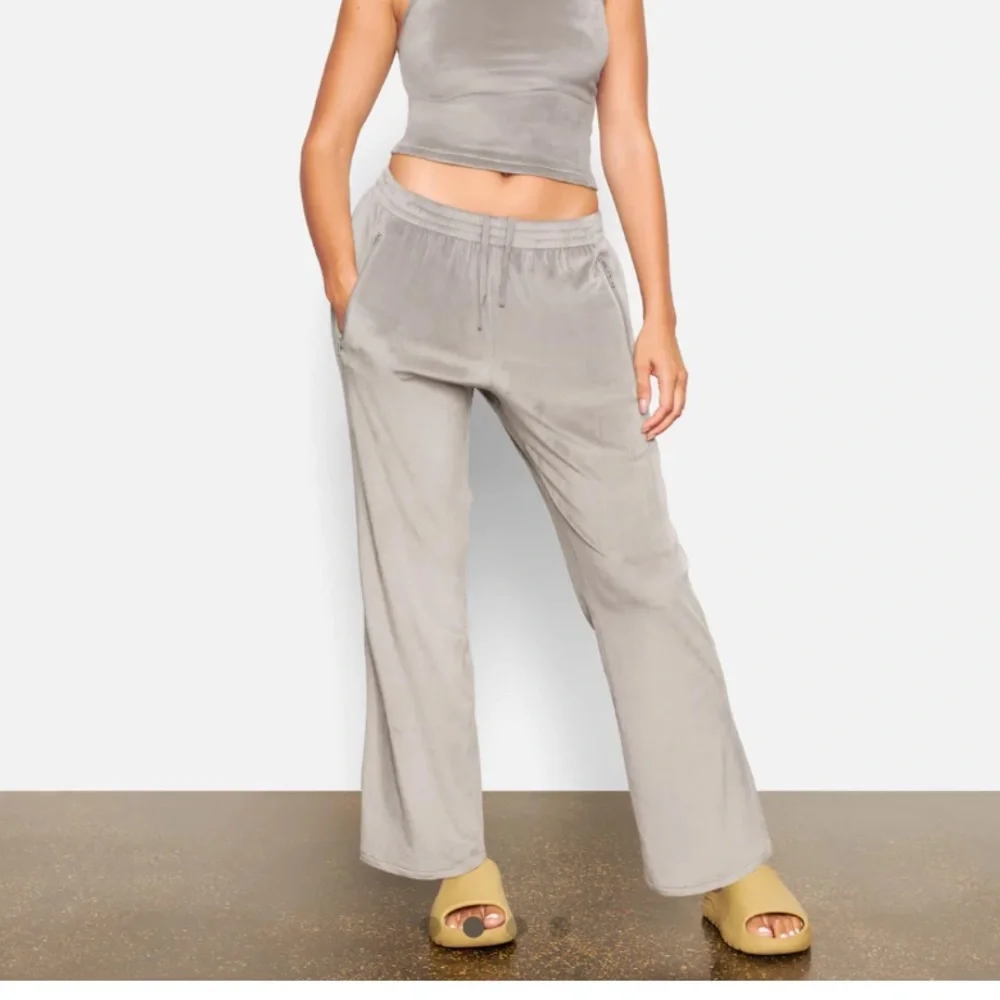 SKIMS Velour wide leg pants - Smoke